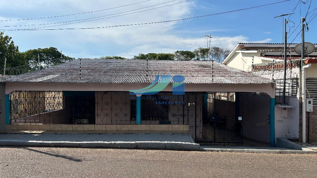Casa com 3 dormitórios à venda, 195 m² de área construída - Conjunto Castelo Branco