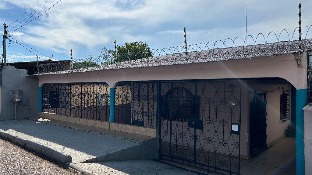 Casa com 3 dormitórios à venda, 195 m² de área construída - Conjunto Castelo Branco
