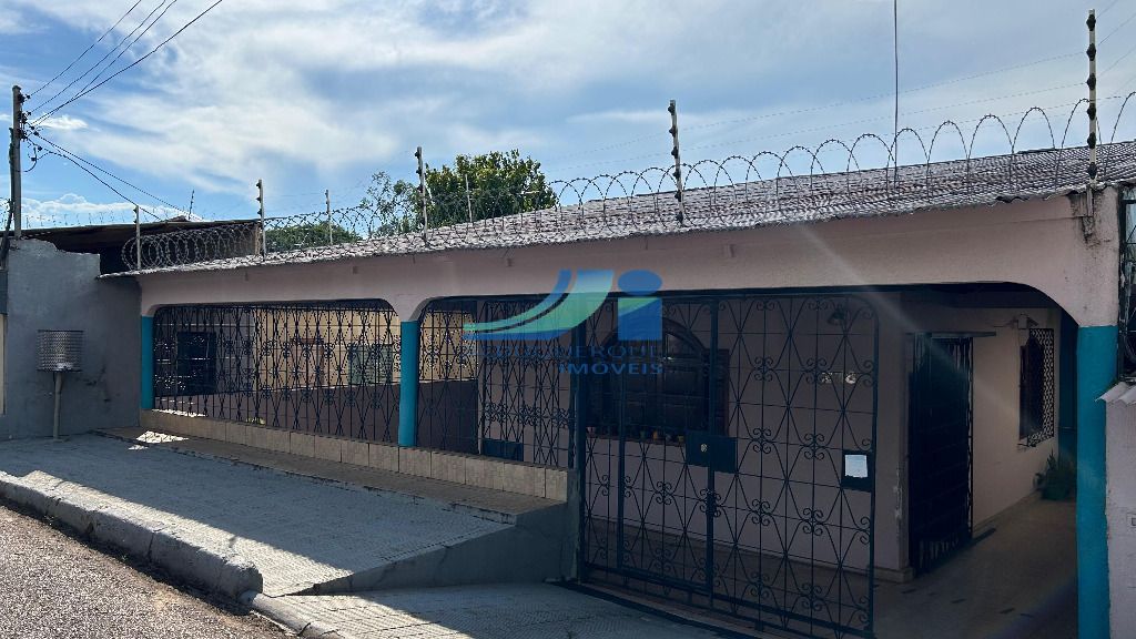 Casa com 3 dormitórios à venda, 195 m² de área construída - Conjunto Castelo Branco