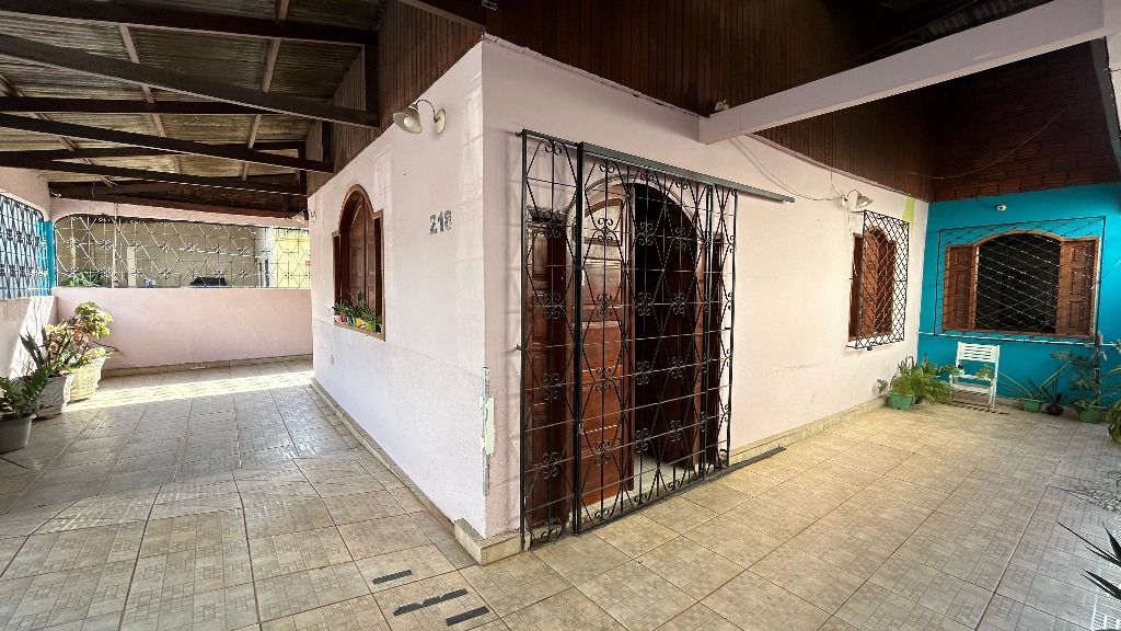 Casa com 3 dormitórios à venda, 195 m² de área construída - Conjunto Castelo Branco