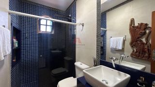 Casa Para Venda com 03 quartos, sendo 02 suítes no bairro Jardim Tropical em Rio Branco