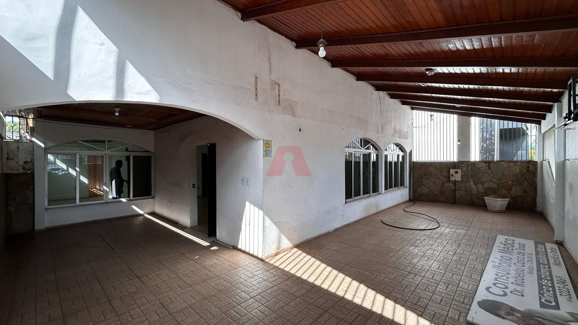 Casa comercial à venda
