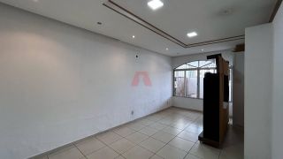 Casa comercial à venda