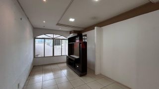 Casa comercial à venda