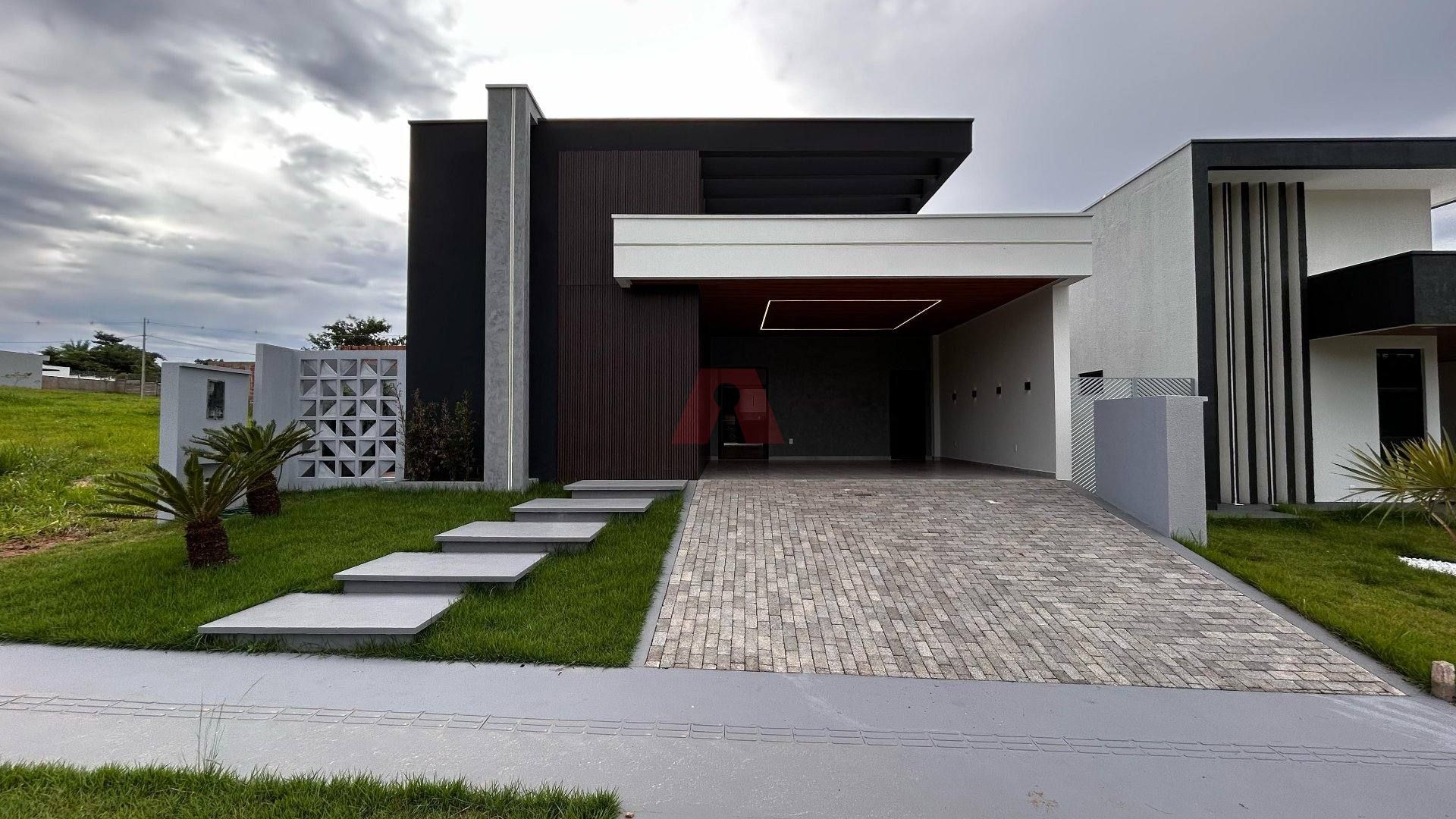 Casa em Condomínio fechado – 3 Suítes | 193m² Construídos | 360m² de Lote