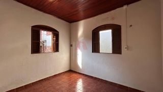 Residência à venda - Conj. Universitário
