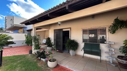 Residência à venda - Centro
