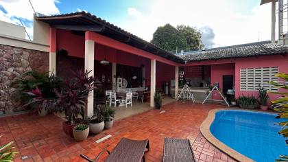 Residência à venda - Centro