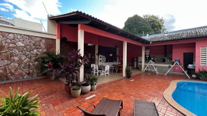 Residência à venda - Centro