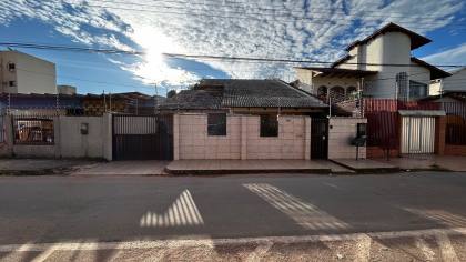Residência à venda - Centro
