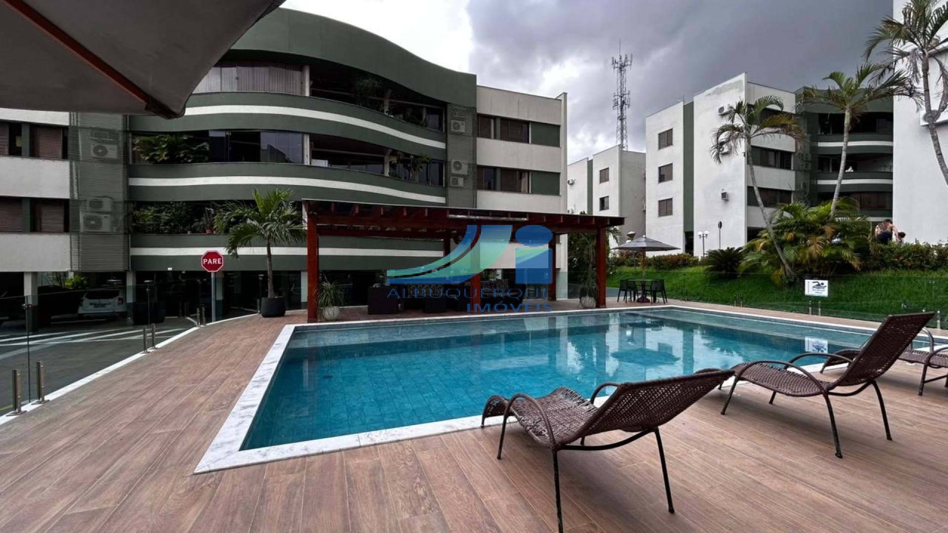 APARTAMENTO À VENDA - 03 DORMITÓRIOS - 100m²