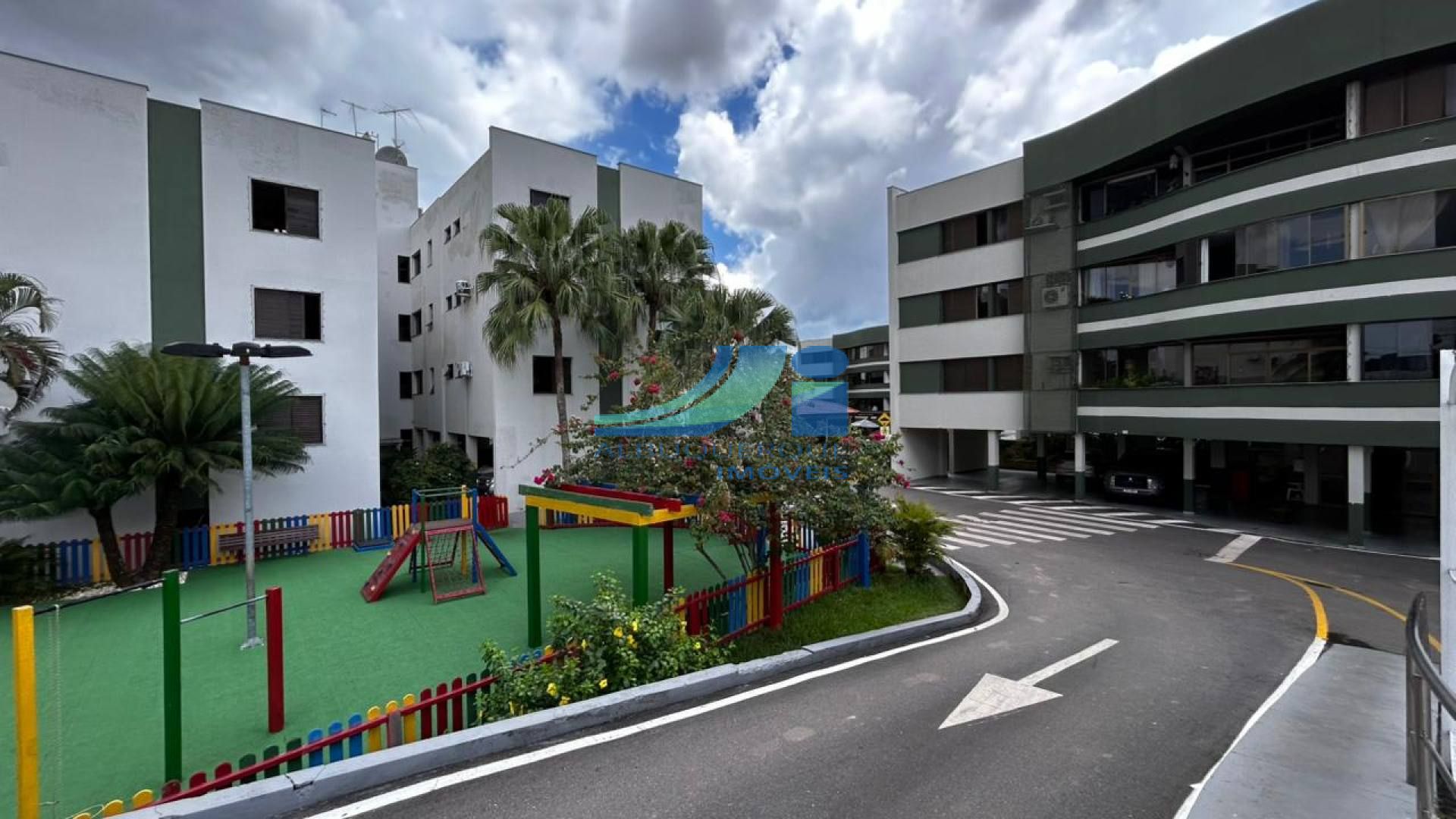 APARTAMENTO À VENDA - 03 DORMITÓRIOS - 100m²