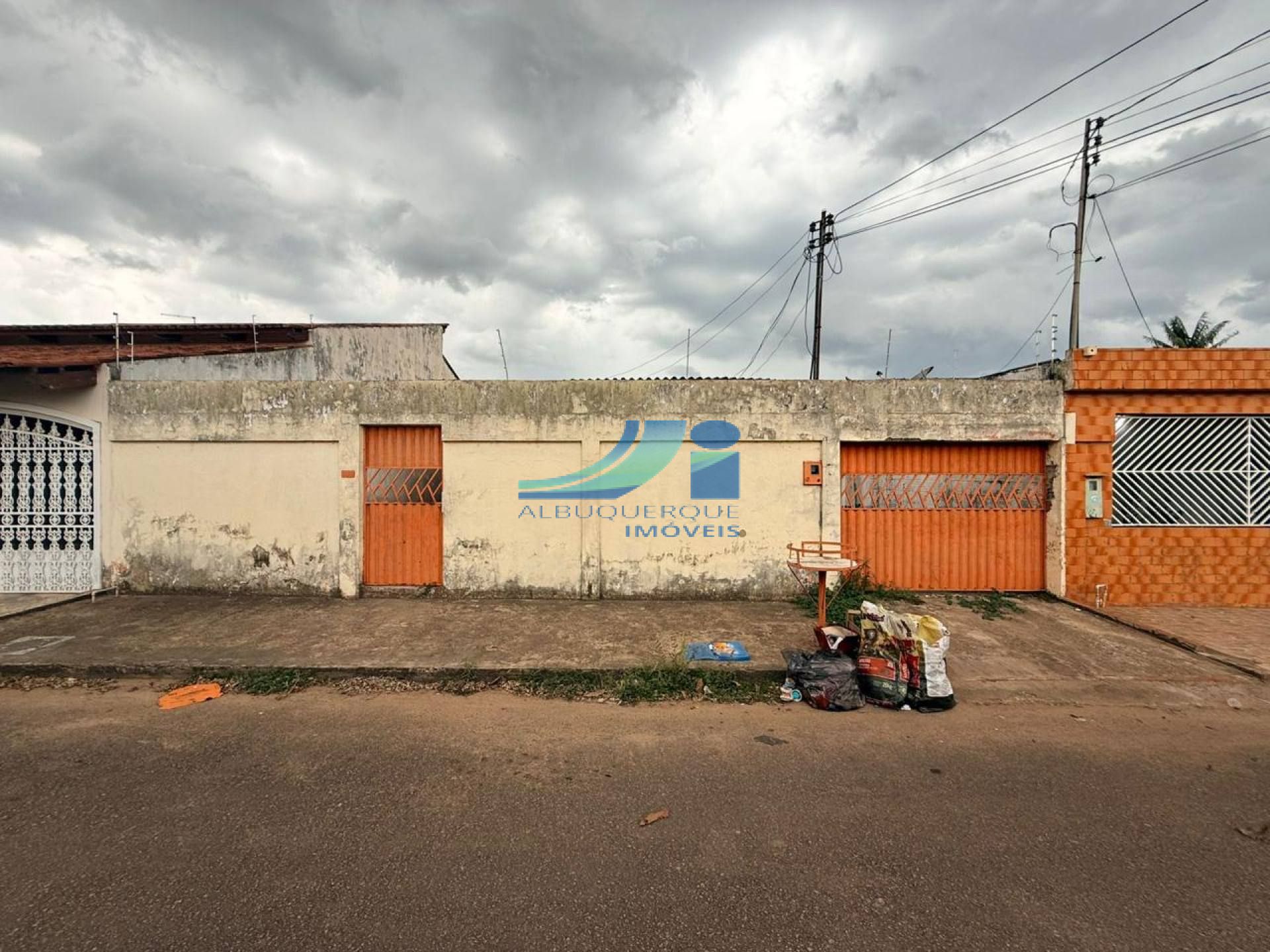 Casa à venda - 03 Dormitórios - Jardim Tropical