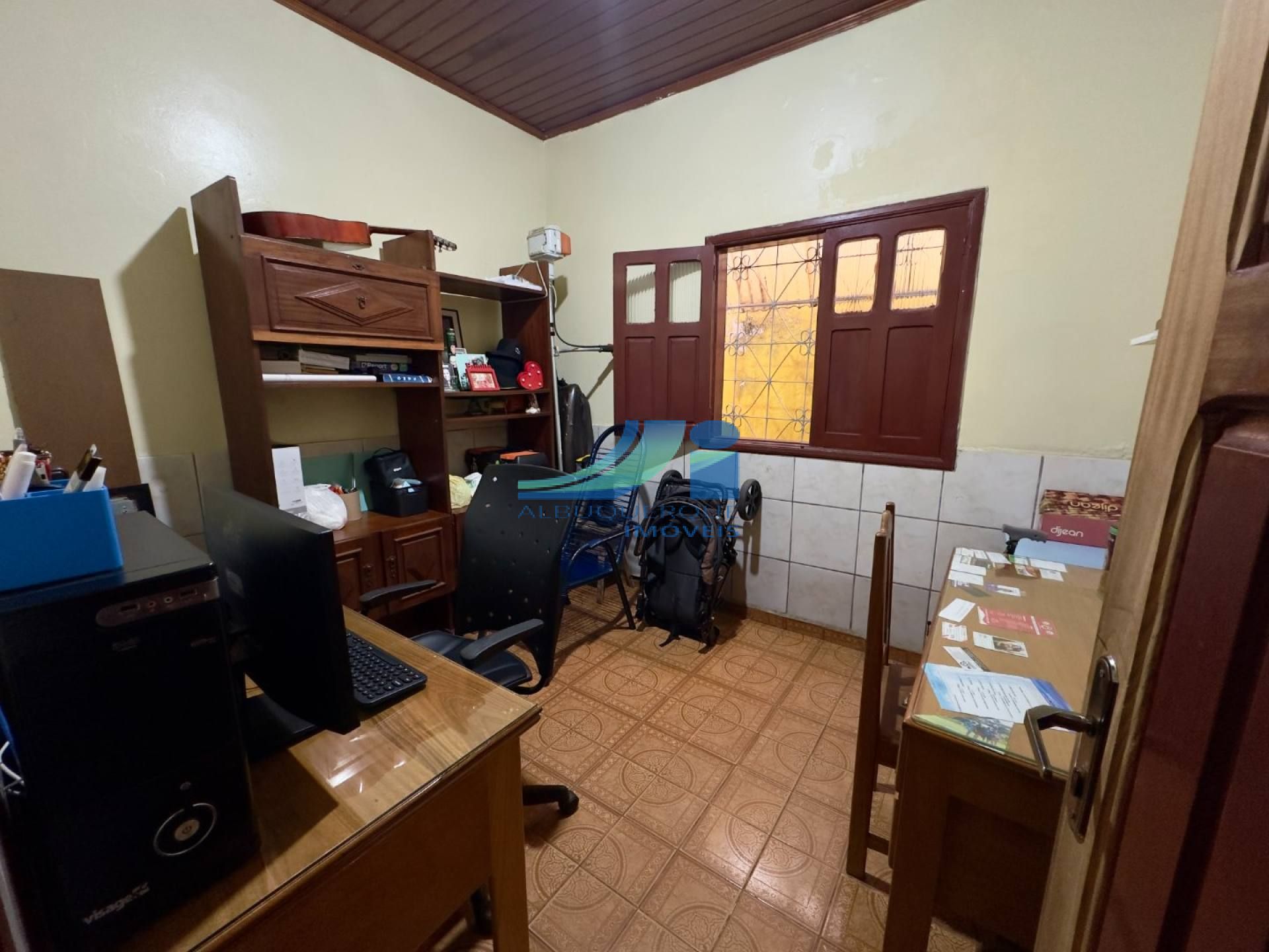 Casa Para Vender com 4 quartos 1 suítes