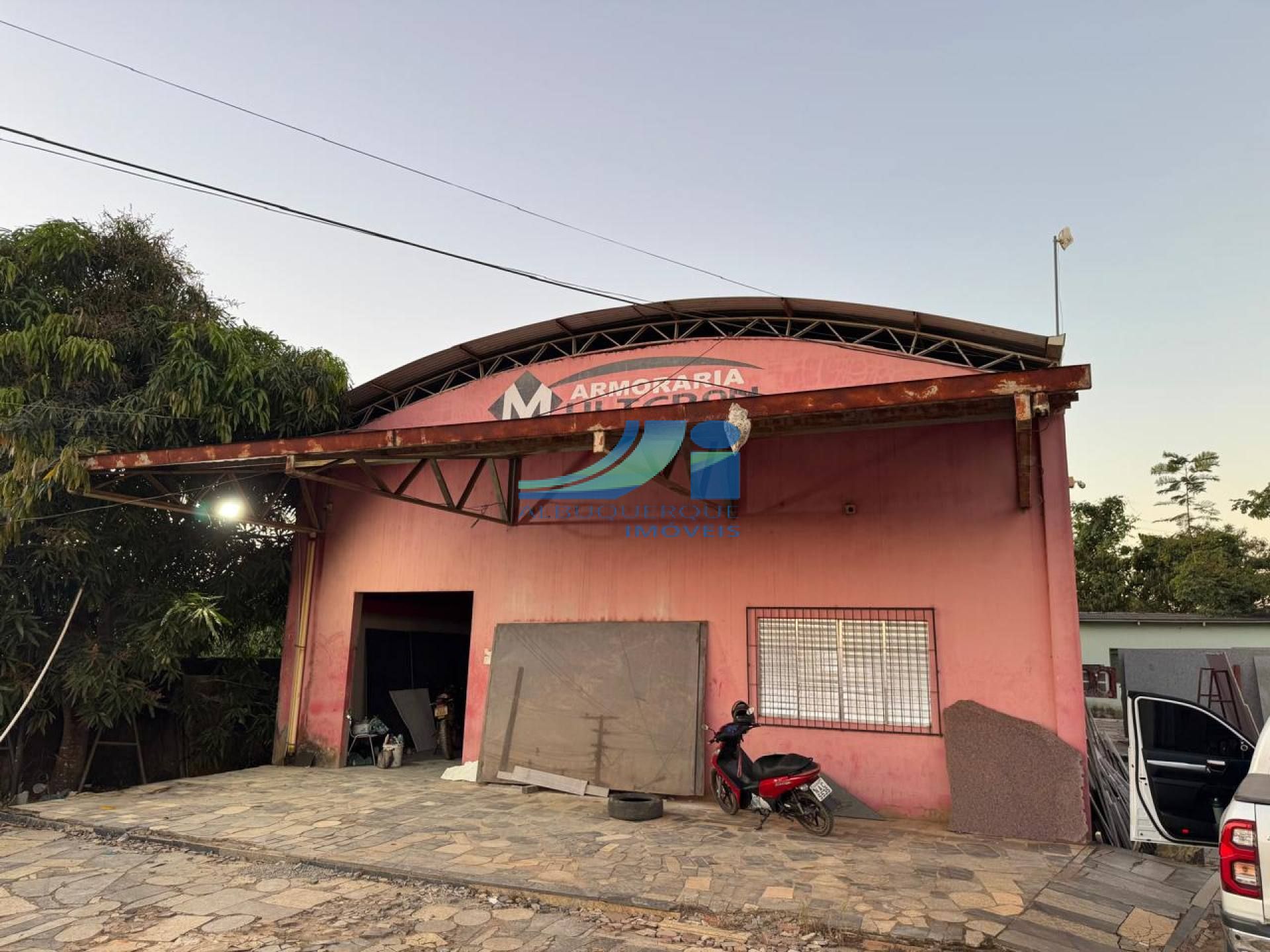 Oportunidade Única em Epitaciolândia: Amplo Terreno com Galpão Comercial