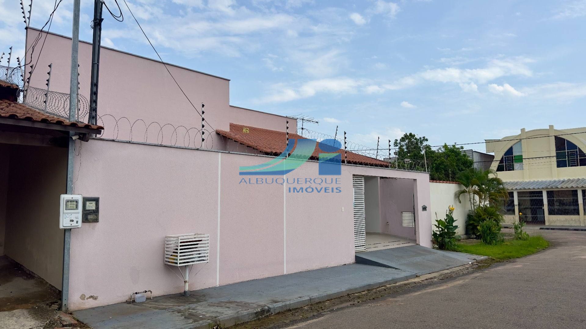 Excelente Casa no Bairro Isaura Parente – Espaço, Conforto e Modernidade!