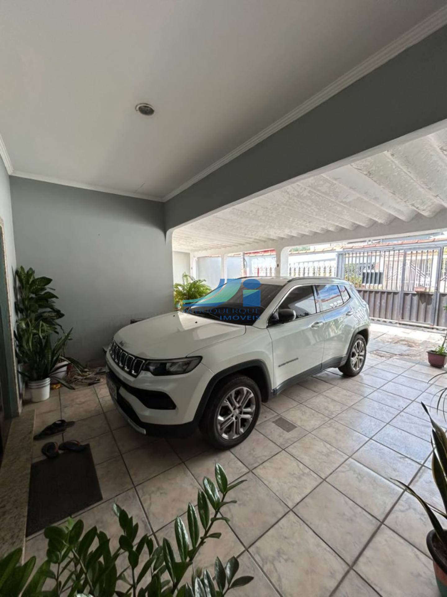 Casa à Venda no Conjunto Tucumã, com 2 Suítes e 188,11 m² de Área Construída