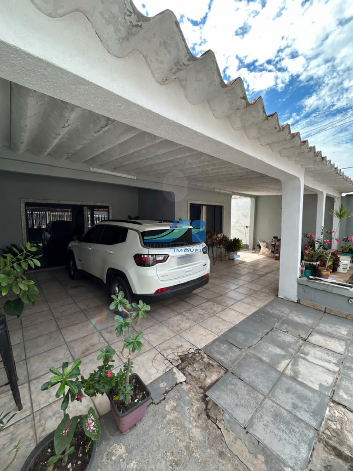 Casa à Venda no Conjunto Tucumã, com 2 Suítes e 188,11 m² de Área Construída