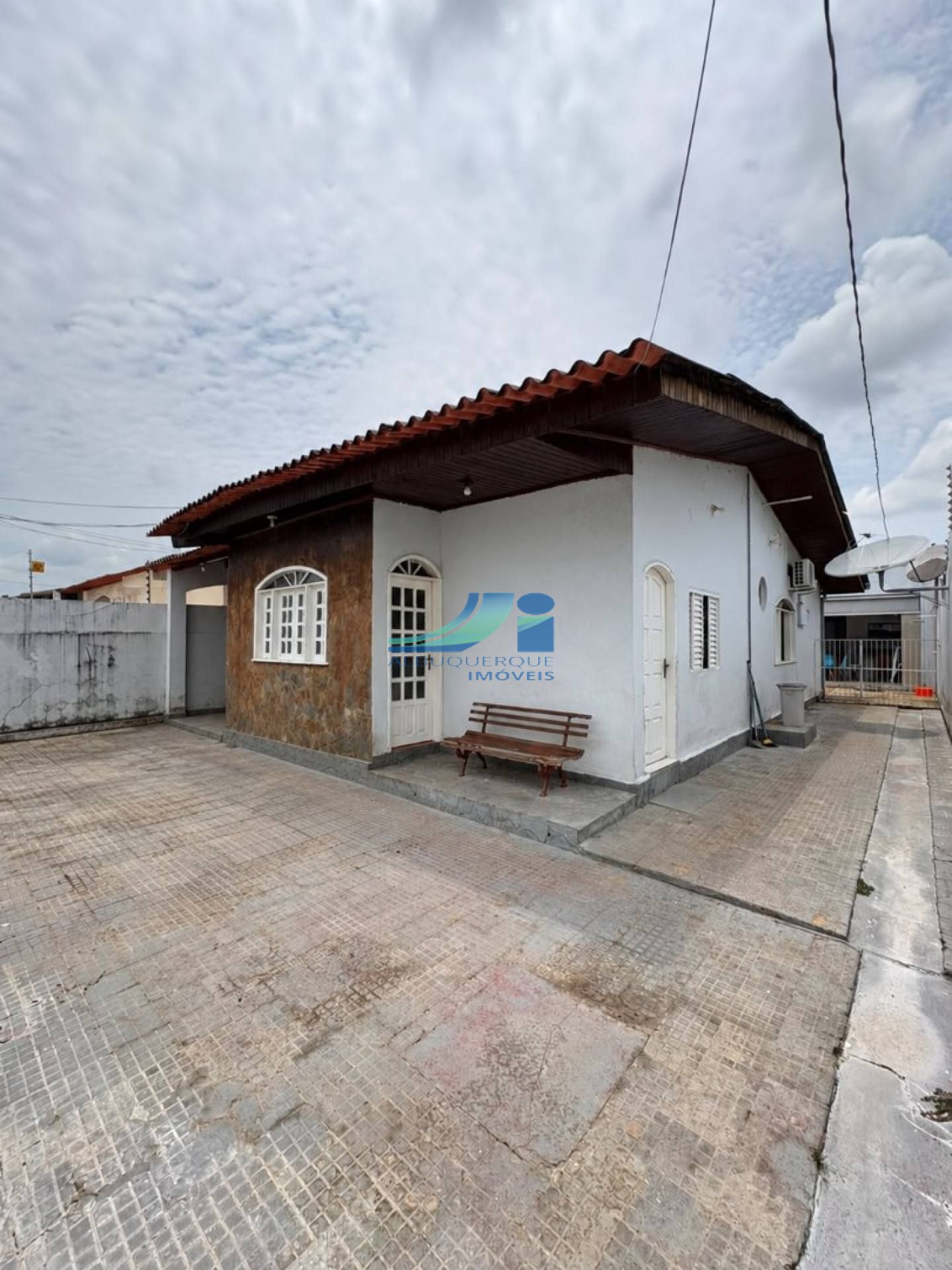 Casa a venda no bairro Jardim Tropical