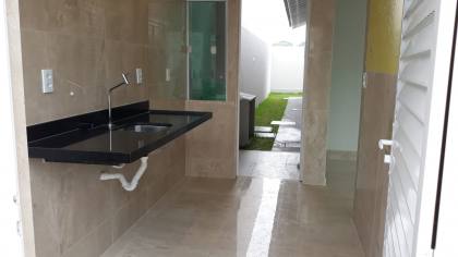 CASA NO AQUIRAZ 3 QUARTOS