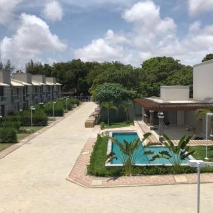 CASA EM CONDOMINIO NA LAGOA REDONDA 3 QUARTOS