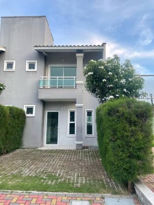 CASA EM CONDOMINIO NA LAGOA REDONDA 3 QUARTOS
