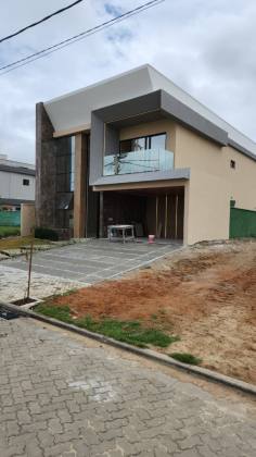 CASA EM ALPHAVILLE 4 QUARTOS