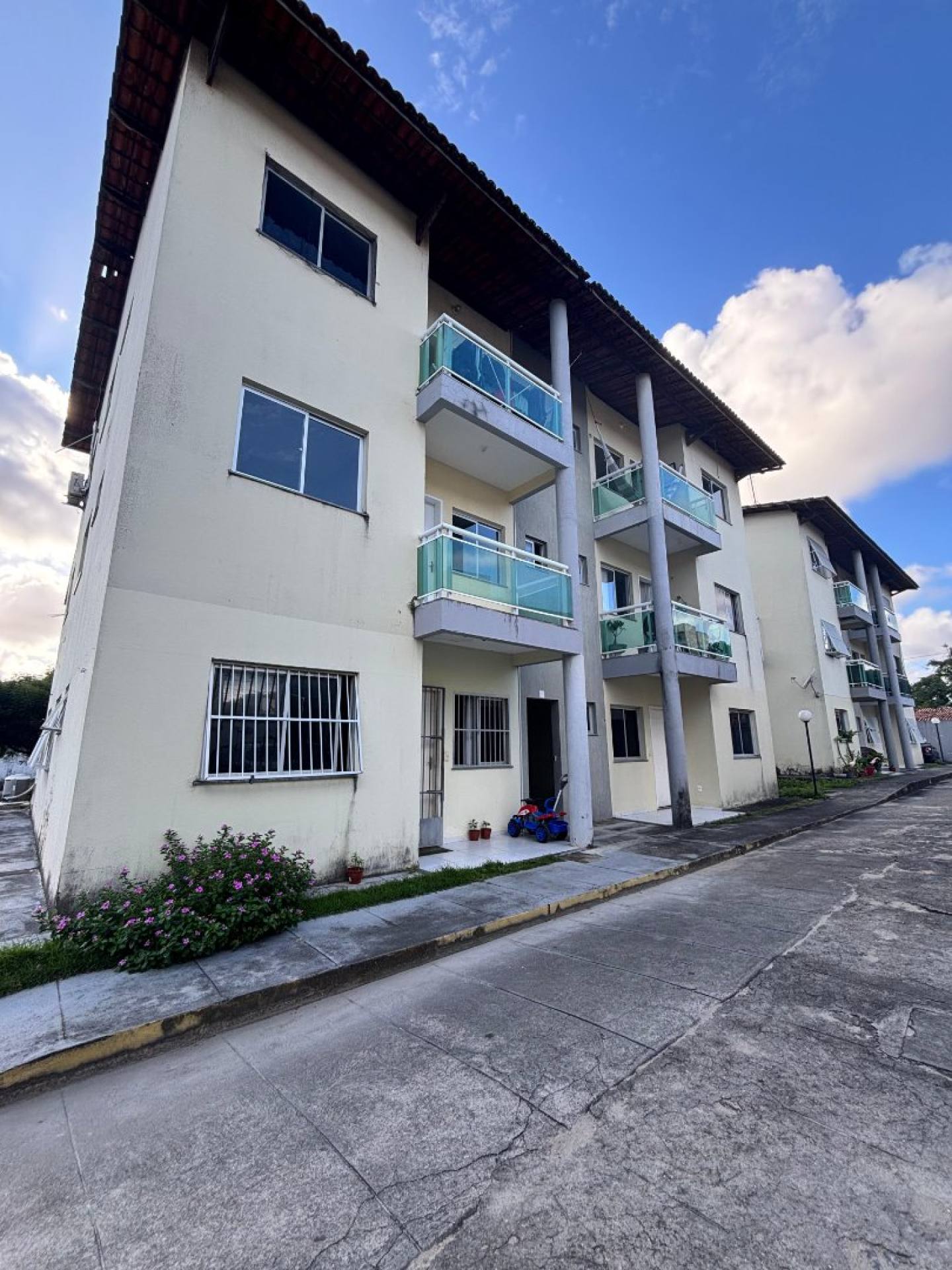 APARTAMENTO 3 QUARTOS ARACAPÉ