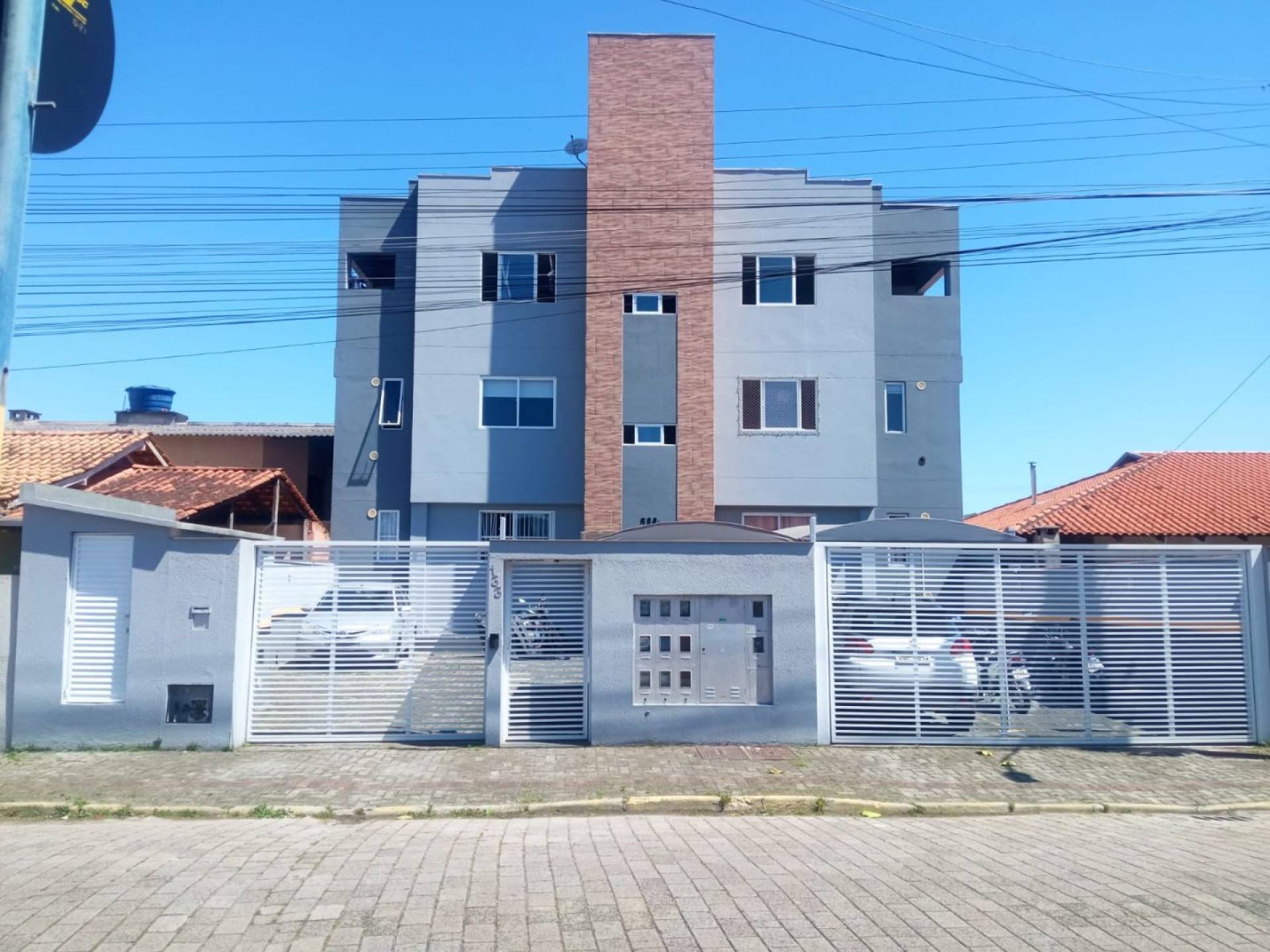 APARTAMENTO NO CENTRO DE NAVEGANTES