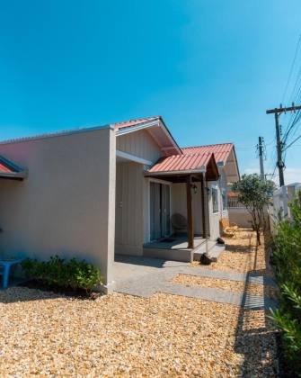 CASA DE PRAIA /MOBILIADA E EQUIPADA