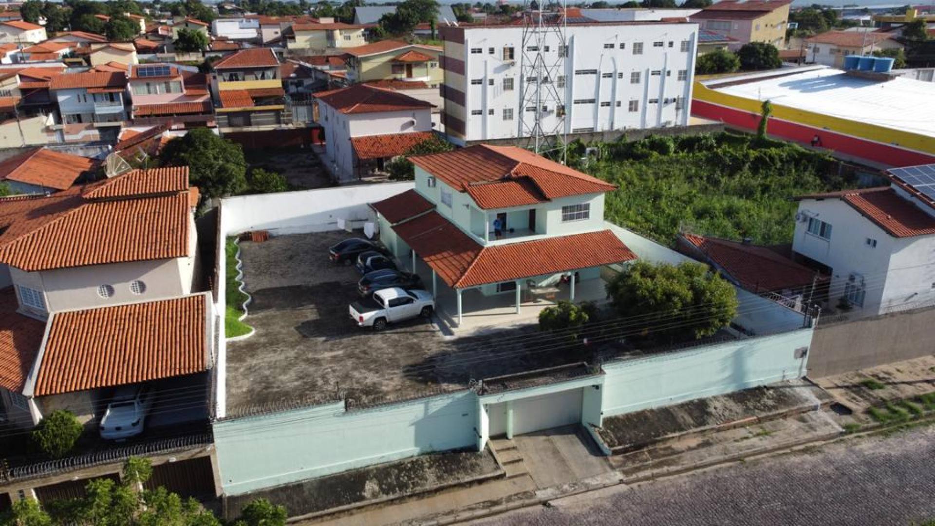 Excelente casa Lourival Parente