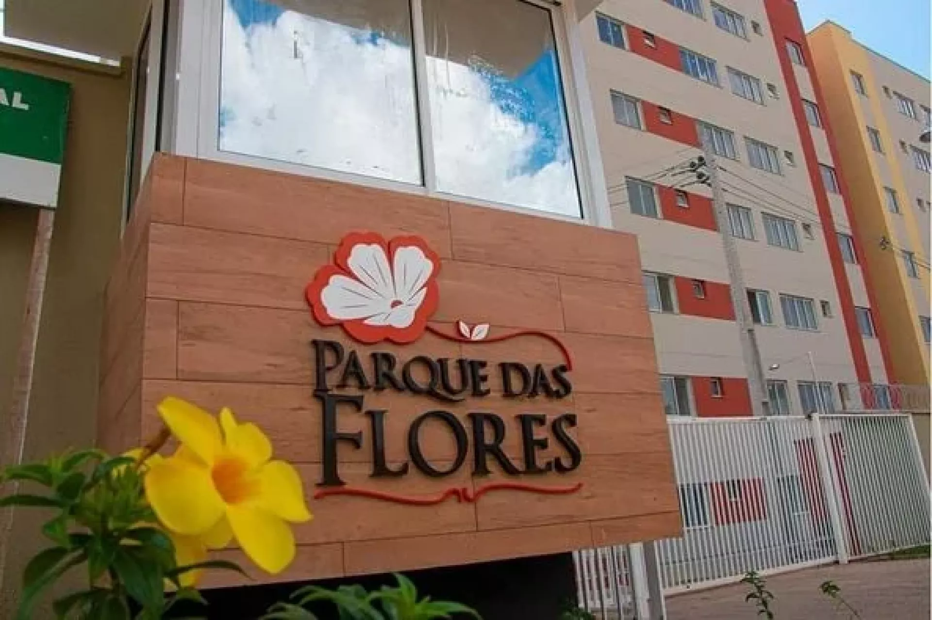 Apartamento Para Vender com 3 quartos 1 suítes no Cond. Parque das Flores