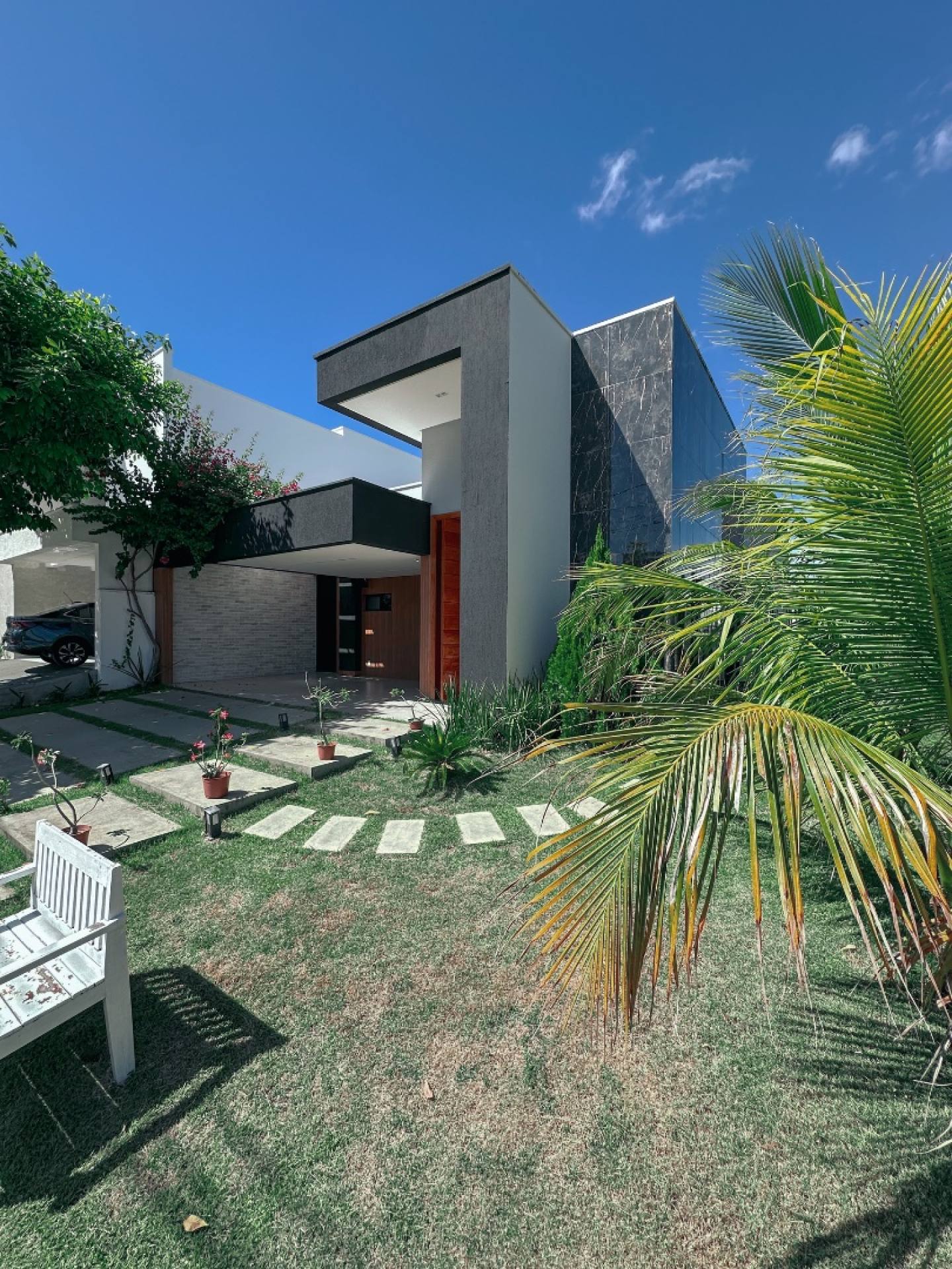 Casa ao lado da Praça - Terras Alphaville.