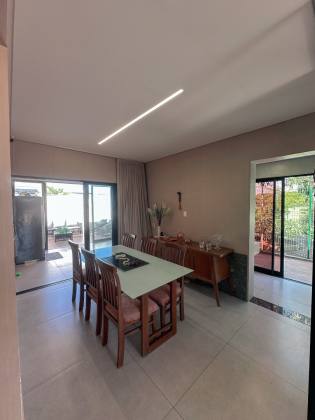 Casa ao lado da Praça - Terras Alphaville.