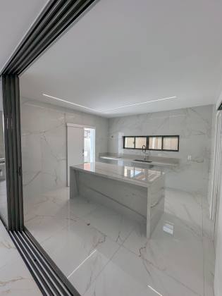 Casa Nova á Venda - Terras Alphaville  (290m2)