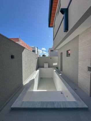 Casa Nova á Venda - Terras Alphaville  (290m2)