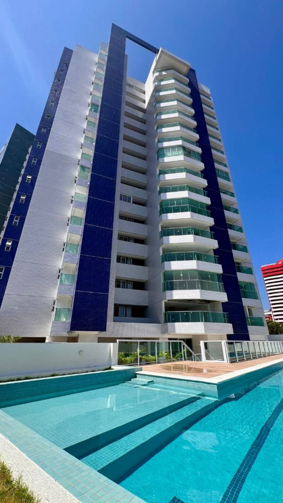 Apartamento Para Vender com 04 quartos 03 suítes no bairro Joquei em Teresina
