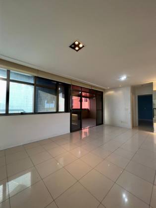 Apartamento Para Vender com 04 quartos 04 suítes no bairro Joquei em Teresina