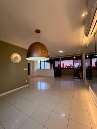Apartamento Para Vender com 04 quartos 04 suítes no bairro Joquei em Teresina