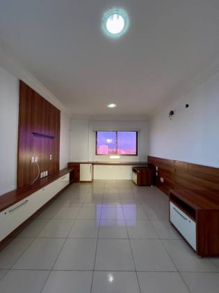 Apartamento Para Vender com 04 quartos 04 suítes no bairro Joquei em Teresina