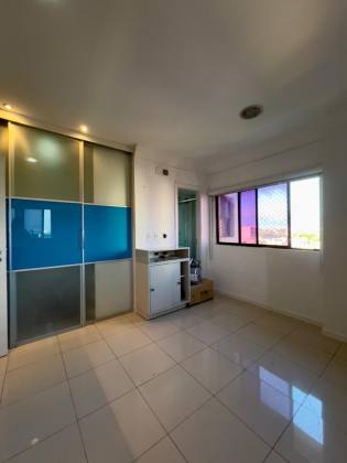 Apartamento Para Vender com 04 quartos 04 suítes no bairro Joquei em Teresina
