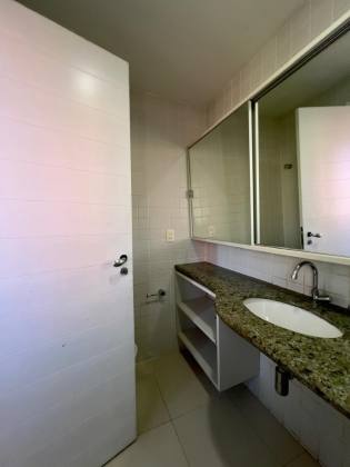 Apartamento Para Vender com 04 quartos 04 suítes no bairro Joquei em Teresina