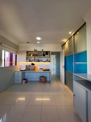 Apartamento Para Vender com 04 quartos 04 suítes no bairro Joquei em Teresina