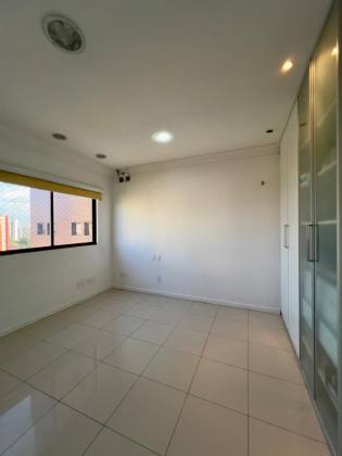 Apartamento Para Vender com 04 quartos 04 suítes no bairro Joquei em Teresina