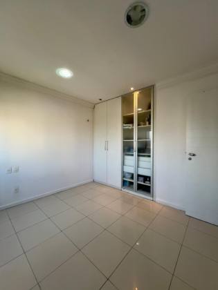 Apartamento Para Vender com 04 quartos 04 suítes no bairro Joquei em Teresina