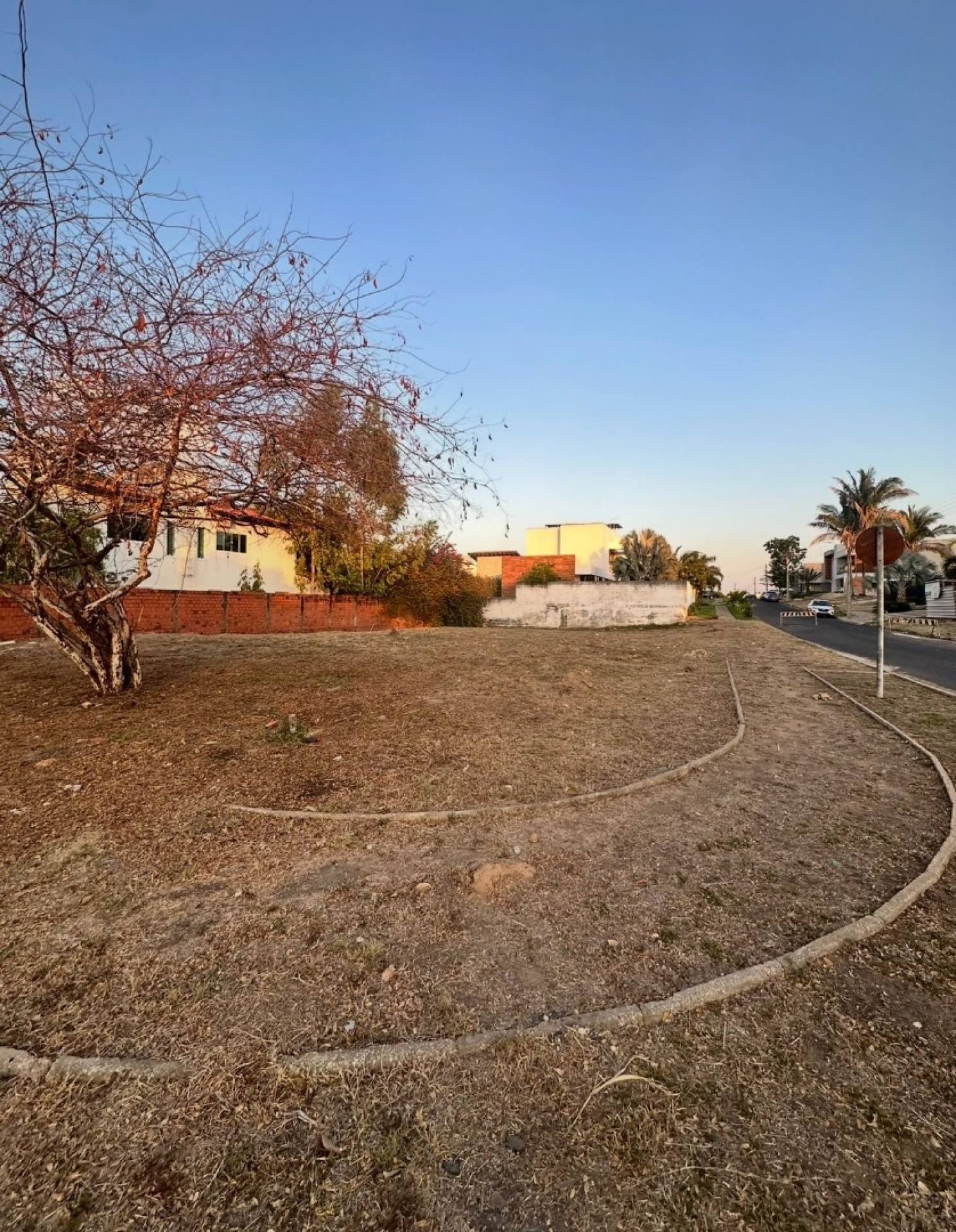 Aldebaran Ville - Lote de Esquina á Venda.