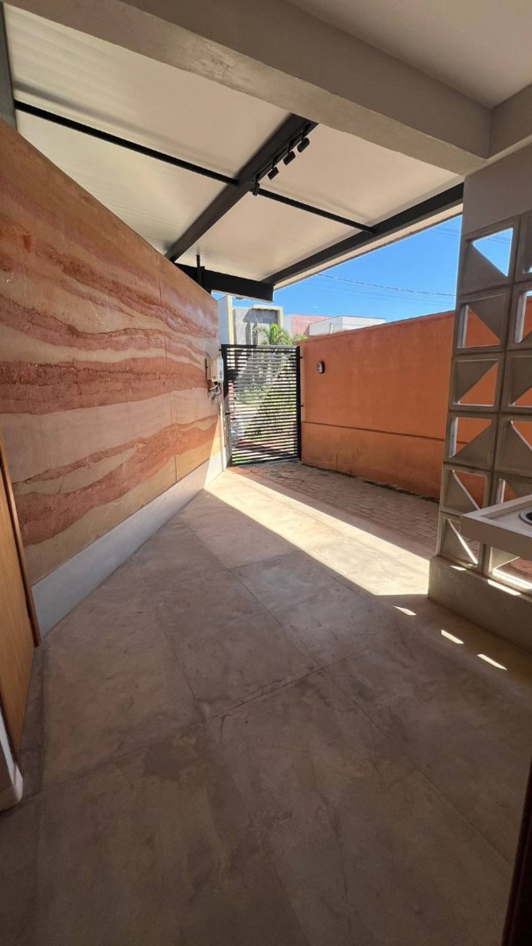 Casa de Condomínio Verana Para Vender com 3 quartos 3 suítes.