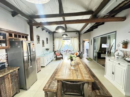 Casa mobiliada à venda no bairro Itacolomi – Balneário Piçarras/SC