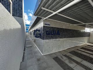 Em Pau Amarelo, casa com 2 quartos