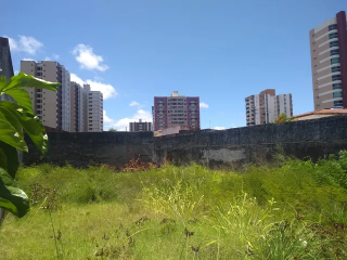 Aluga-se terreno com 330m² no Jardins